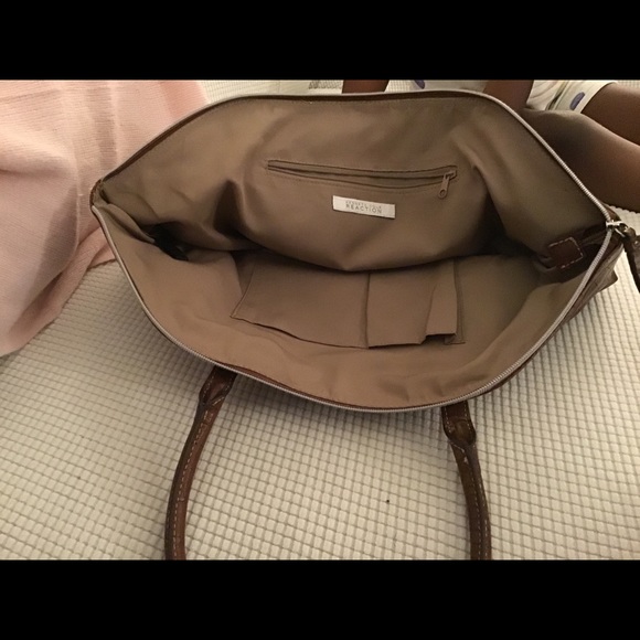 Handbag - Picture 3 of 4